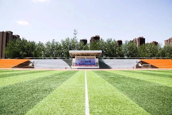 一年学费8W+的大学，吃什么？