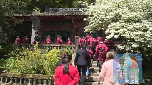 汉中一群娃娃“穿越”回汉代 张良庙内体验汉文化