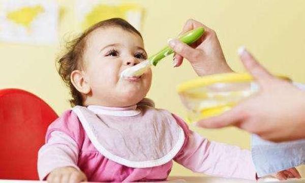 宝宝饮食什么时候可以放油，核桃油，橄榄油哪个更好？