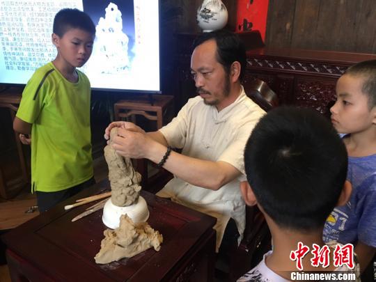 陶瓷大师40年锤炼“中国白”“德化心”