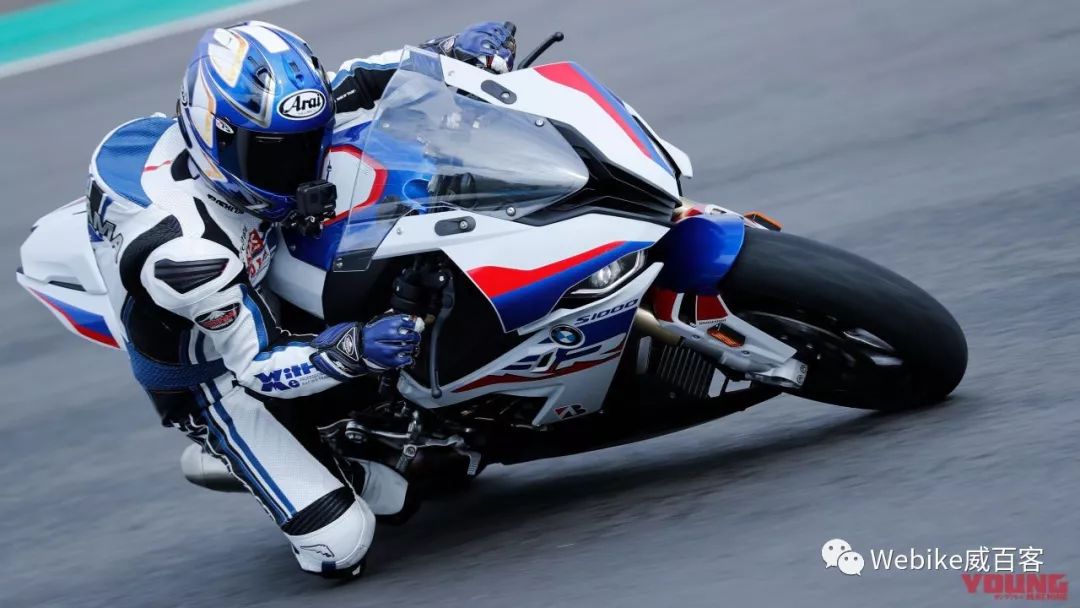 带有增压一般的狂啸动力！2019 BMW S1000RR