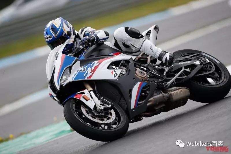 带有增压一般的狂啸动力！2019 BMW S1000RR