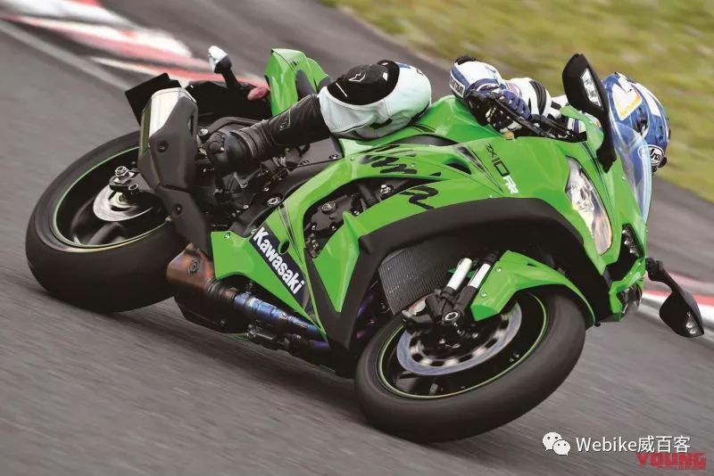 带有增压一般的狂啸动力！2019 BMW S1000RR