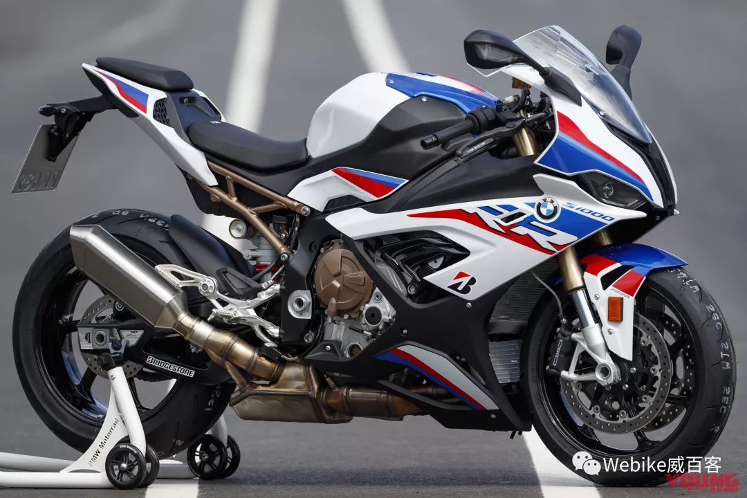 带有增压一般的狂啸动力！2019 BMW S1000RR