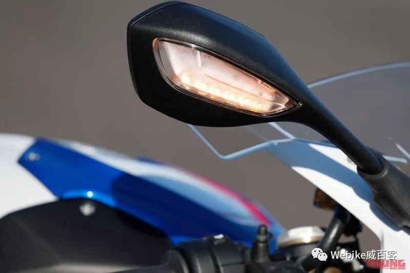 带有增压一般的狂啸动力！2019 BMW S1000RR