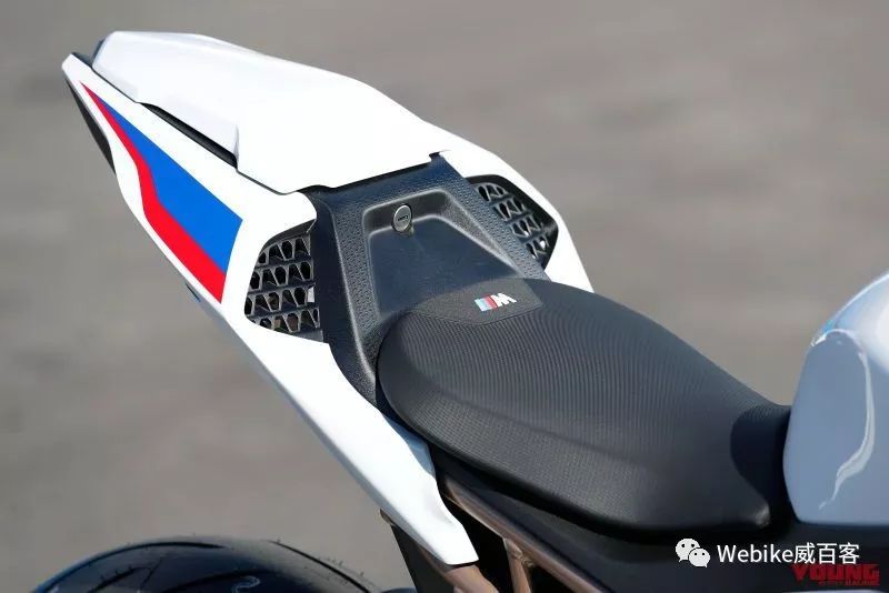 带有增压一般的狂啸动力！2019 BMW S1000RR