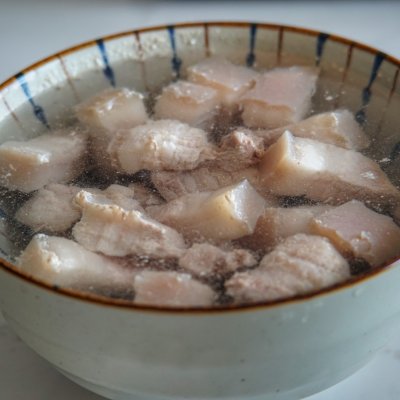 红烧肉炖土豆,红烧肉炖土豆的做法