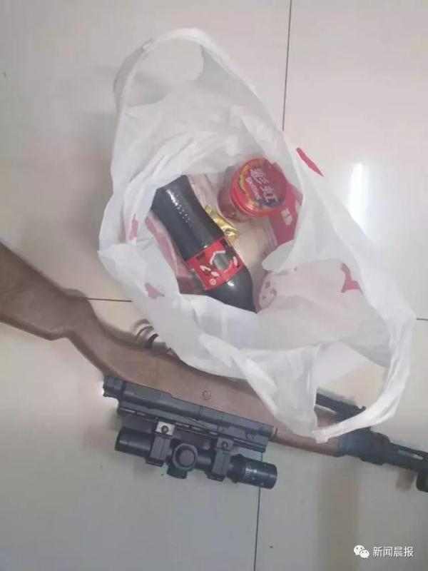 10岁男孩一年离家出走100多次，爸爸：只能等，毫无办法