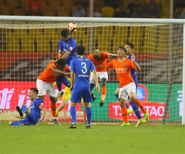 多打一人难以逆转比赛 武汉卓尔憾平江苏苏宁 三甲体育