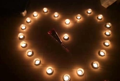 死亡色口红、好老婆奖杯……七夕土味礼物你收过吗？