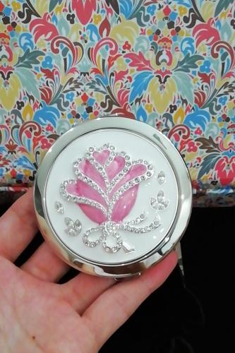 死亡色口红、好老婆奖杯……七夕土味礼物你收过吗？