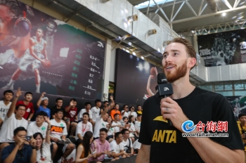 有哪些nba球星来过南京(NBA巨星戈登海沃德空降厦门 凭借高颜值好球技疯狂吸粉)