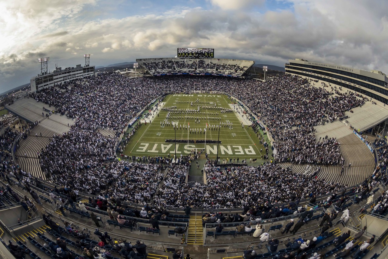 在美国密歇根州安娜堡的密歇根体育场进行双方第二次季前热身赛的交锋