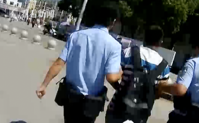 行拘5天！中年男子趁邻座女孩熟睡时摸胸 被呵斥后还再犯