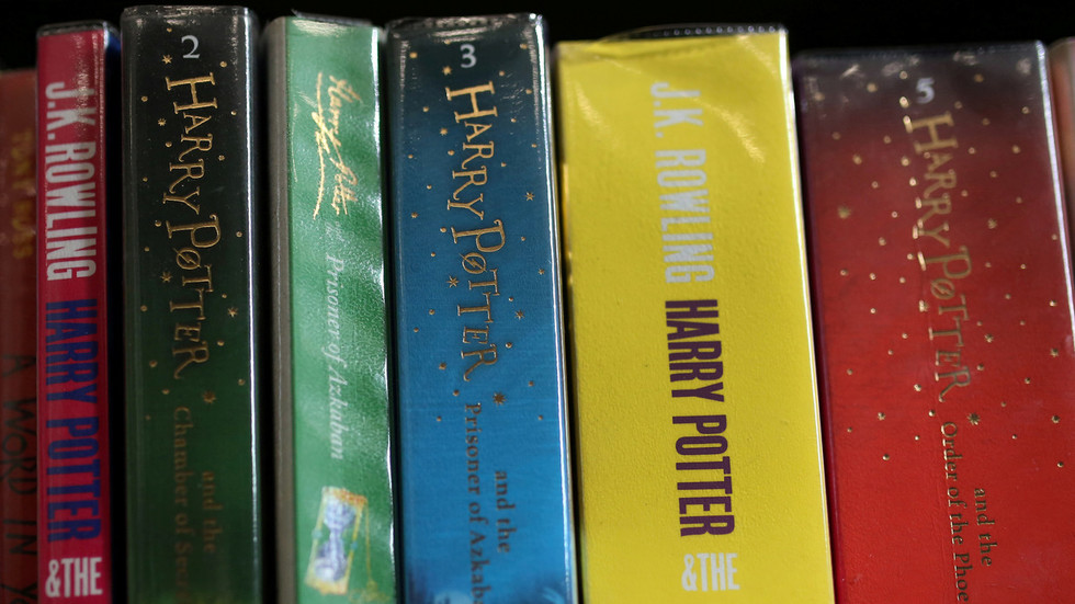 美国一学校把《哈利·波特》给禁了 声称里面的咒语都是真的……
