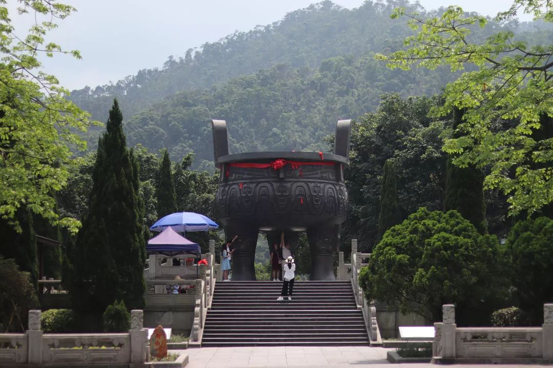 一念起，美如画，尽在鼎湖山