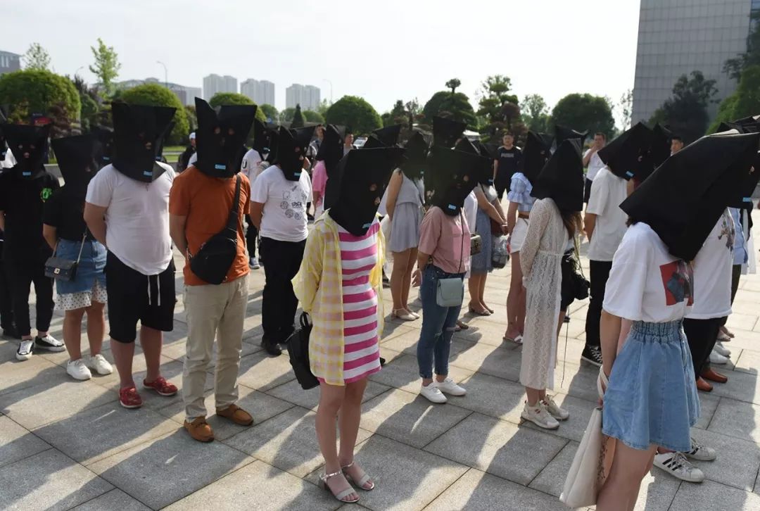 “卖茶女”的诈骗话术剧本：从闲聊培养感情，到“要不要试下外公炒的茶”