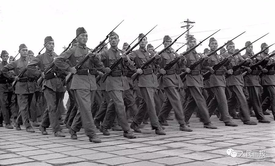 珍藏版!历次天安门广场的阅兵影像 见证新中国成长