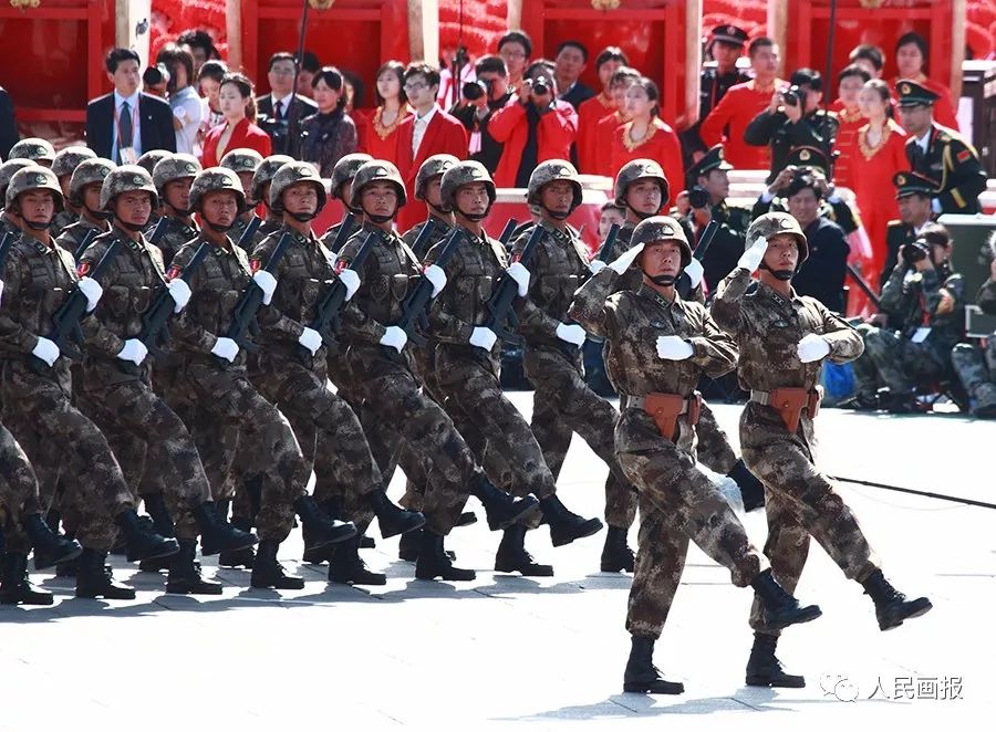 珍藏版!历次天安门广场的阅兵影像 见证新中国成长