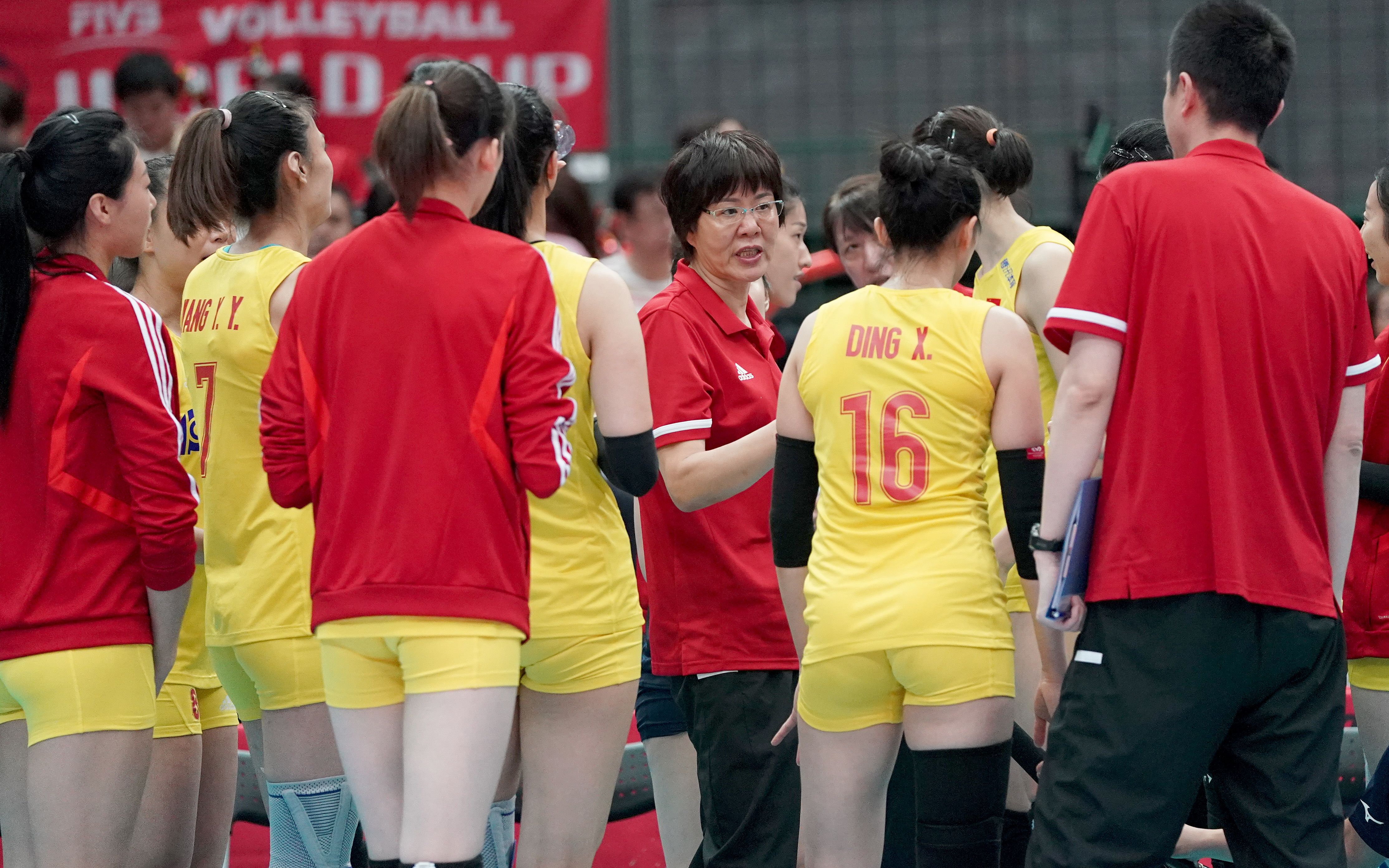 成就世界杯五冠王伟业，中国女排有何“超能量”？