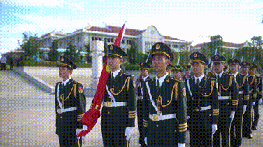 报告，旗已升！我在厦大做护旗手！