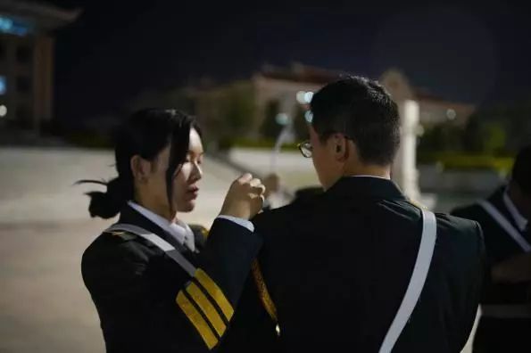 报告，旗已升！我在厦大做护旗手！