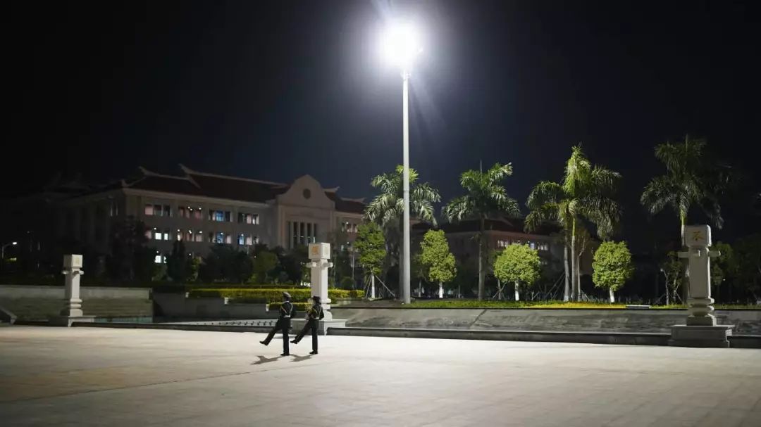 报告，旗已升！我在厦大做护旗手！