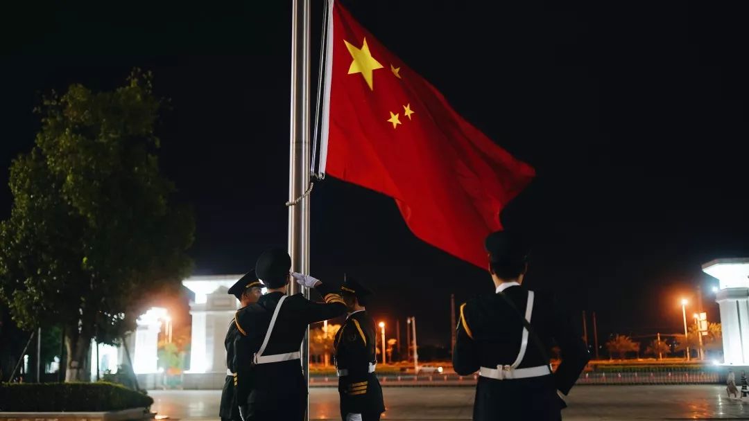 报告，旗已升！我在厦大做护旗手！