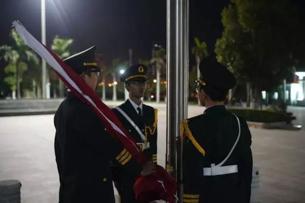 报告，旗已升！我在厦大做护旗手！