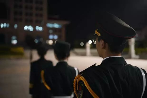 报告，旗已升！我在厦大做护旗手！