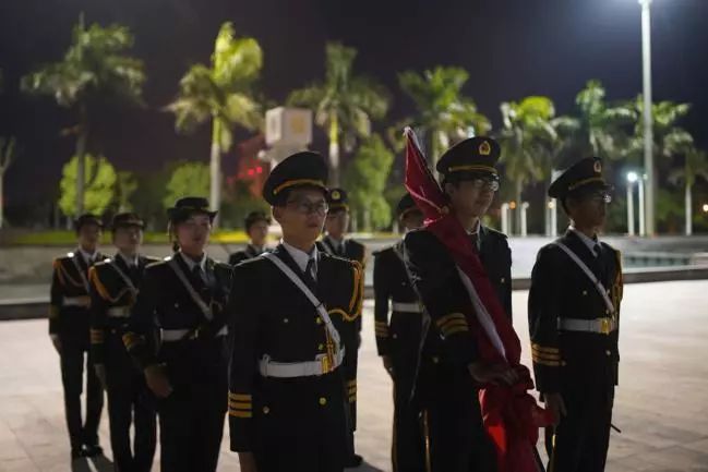 报告，旗已升！我在厦大做护旗手！