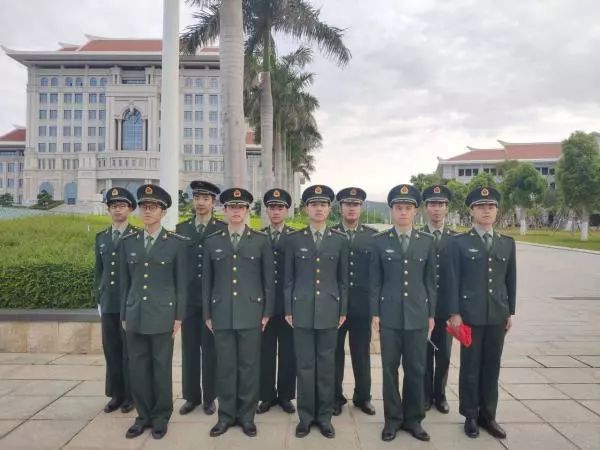 报告，旗已升！我在厦大做护旗手！