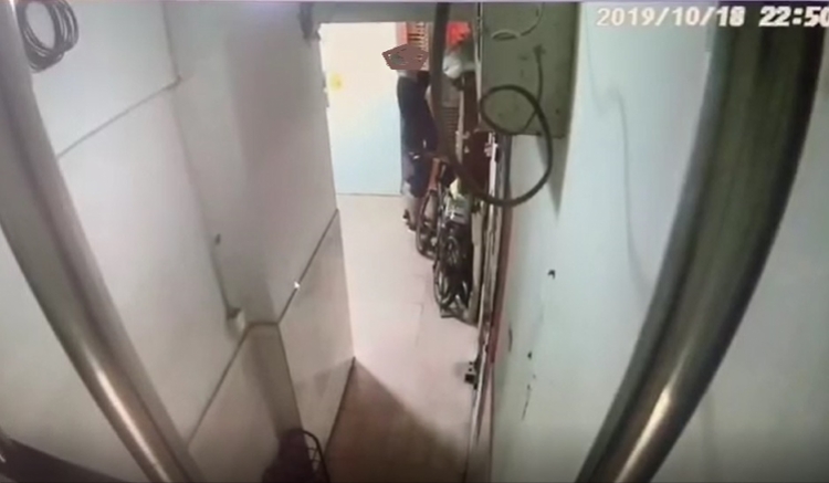 18岁少女洗澡时遭偷拍，监控录下一切：偷拍者竟是楼下重病租户