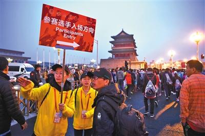 2013北京马拉松比赛成绩(2小时7分6秒 北马时隔6年迎新纪录)