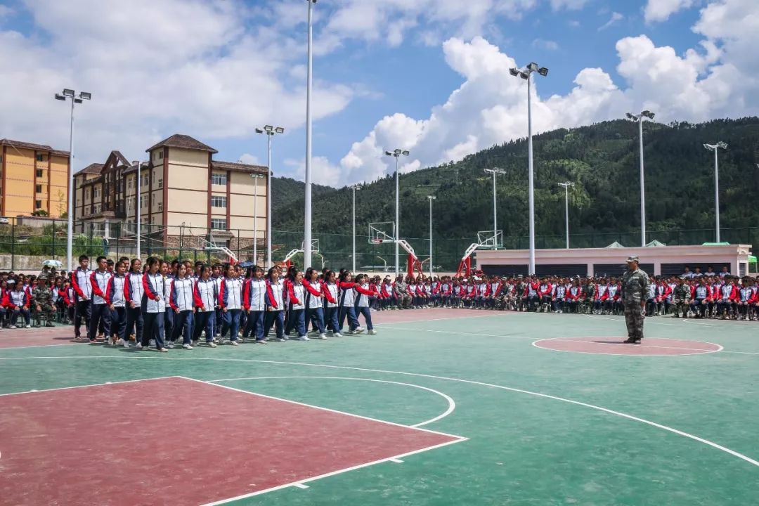 中国要警惕的一件事！一批县里的高中正在衰落，老师跑了，高考成绩整体下滑......