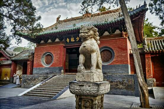 嵩山少林寺图片(河南嵩山少林寺简介)-骁龙网