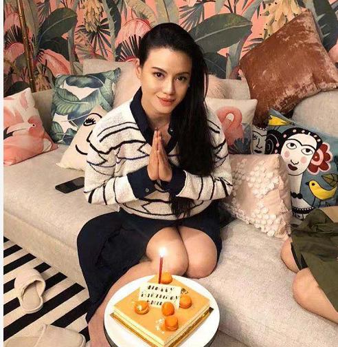 “千亿儿媳”徐子淇为林建岳女儿庆生，香港顶级名媛个个颜值爆表