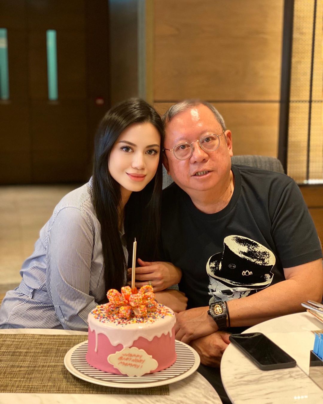 “千亿儿媳”徐子淇为林建岳女儿庆生，香港顶级名媛个个颜值爆表