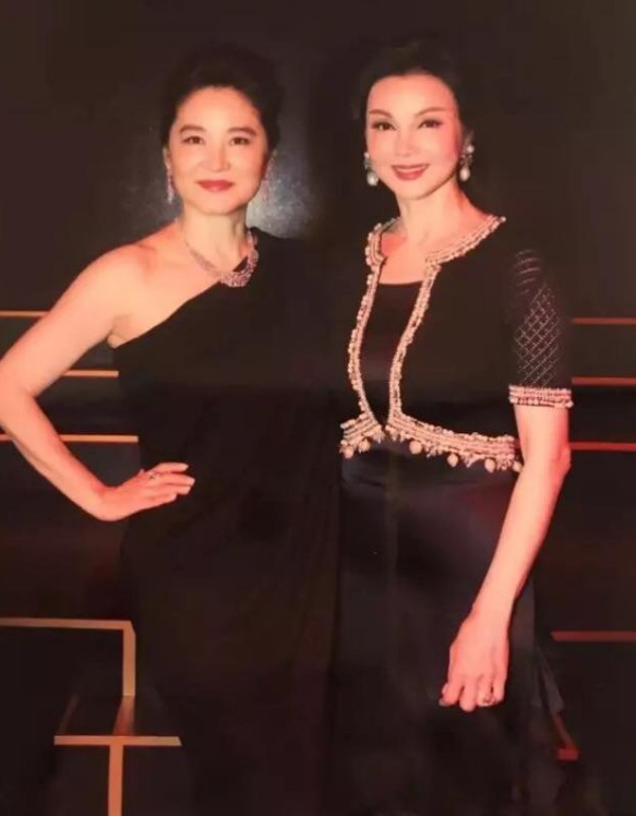 “千亿儿媳”徐子淇为林建岳女儿庆生，香港顶级名媛个个颜值爆表
