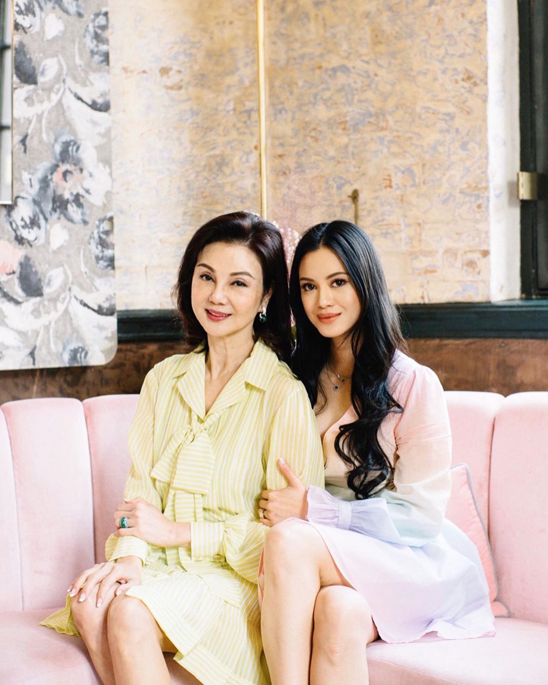 “千亿儿媳”徐子淇为林建岳女儿庆生，香港顶级名媛个个颜值爆表