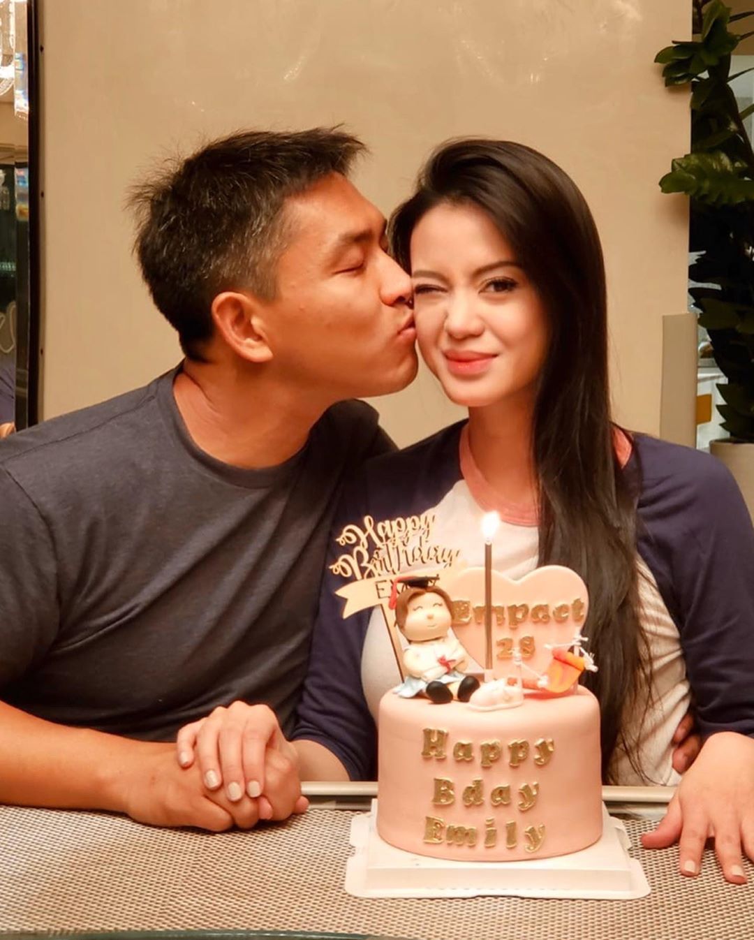 “千亿儿媳”徐子淇为林建岳女儿庆生，香港顶级名媛个个颜值爆表