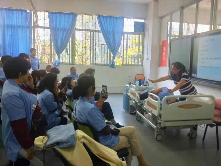 育婴、养老、调酒、茶艺、插花去哪里学？来广东南粤家政学院