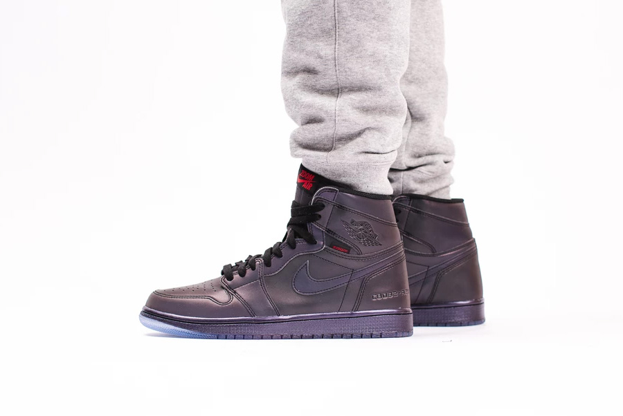 白丝绸领衔！今早 AJ1 家族三连发，你中了哪双？