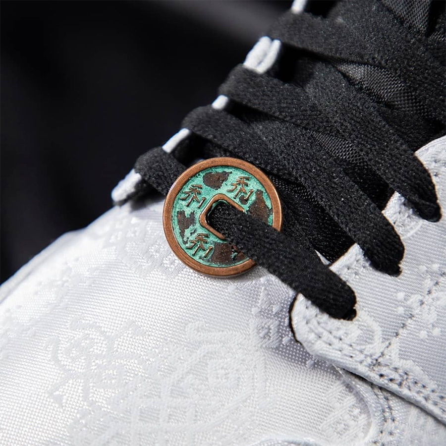 白丝绸领衔！今早 AJ1 家族三连发，你中了哪双？