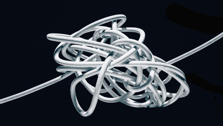 被美国忽悠了有多可怕？80名高中生引发国家大骚乱！只因30年前埋下一颗雷