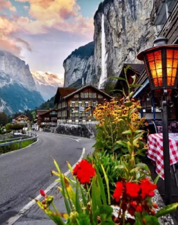 《指环王》中精灵之城"瑞文戴尔"的原型正是劳特布龙嫩(lauterbrunnen