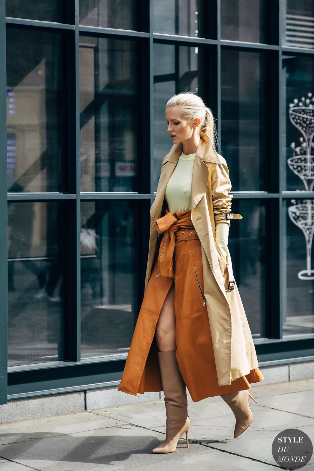 钟楚曦都在裙子里穿秋裤了，抵御老寒腿还有这几招