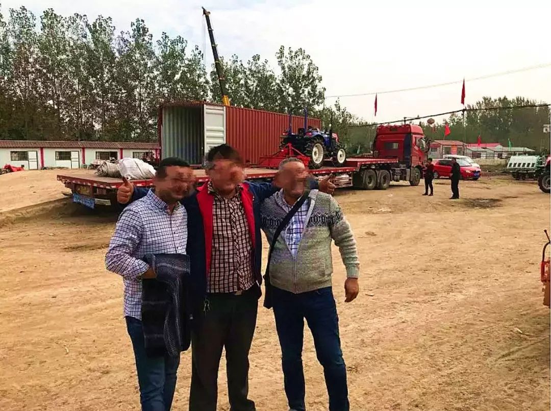 中國(guó)最大二手拖拉機(jī)村玩直播，農(nóng)民在快手上賣(mài)二手拖拉機(jī)