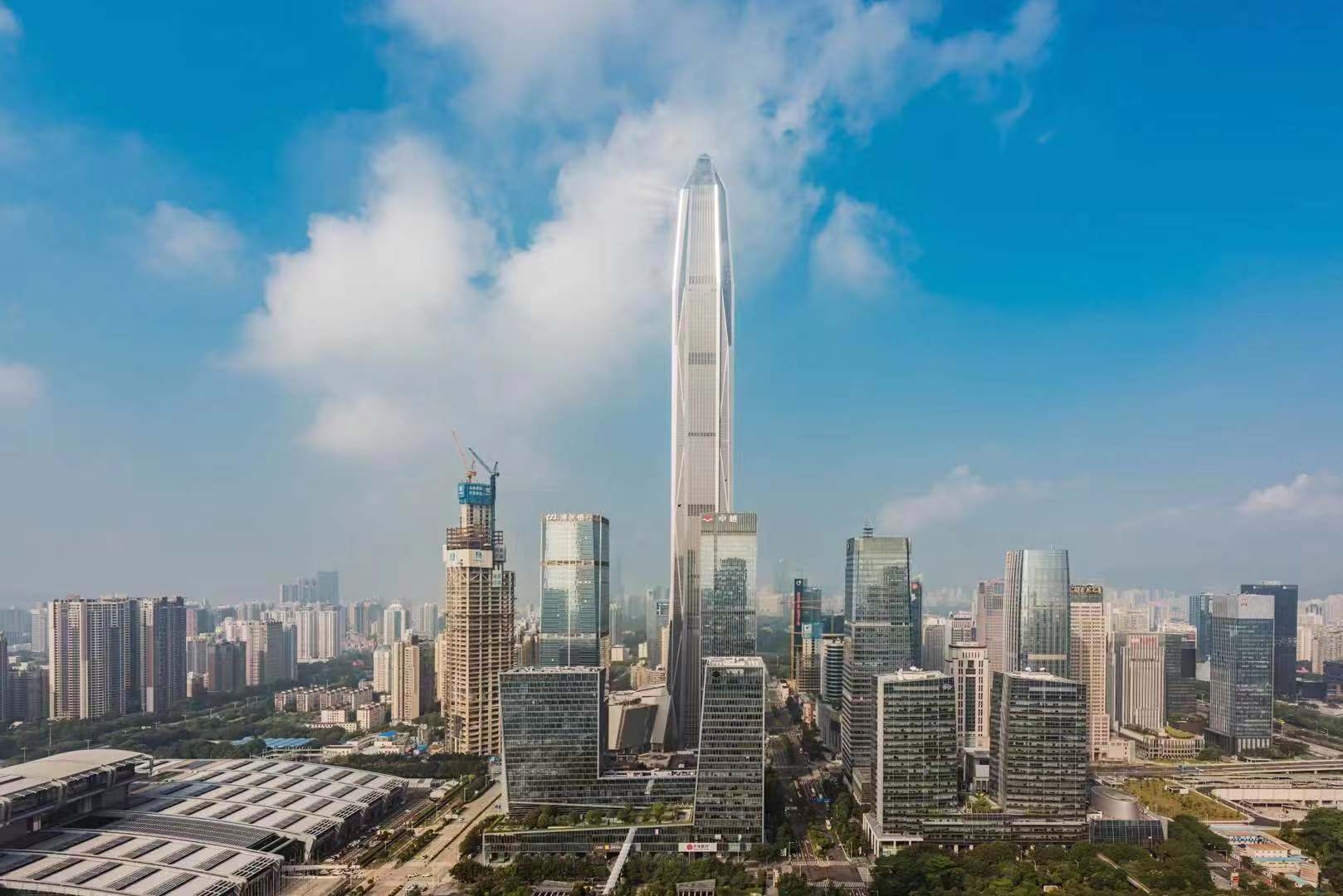 中国平安持续投入区块链、智慧城市等前沿行业，推动深圳经济发展