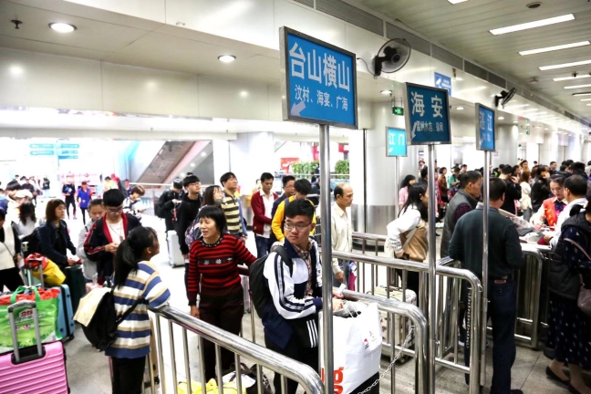 没带身份证？刷脸就可坐客车，省站车票现时充足